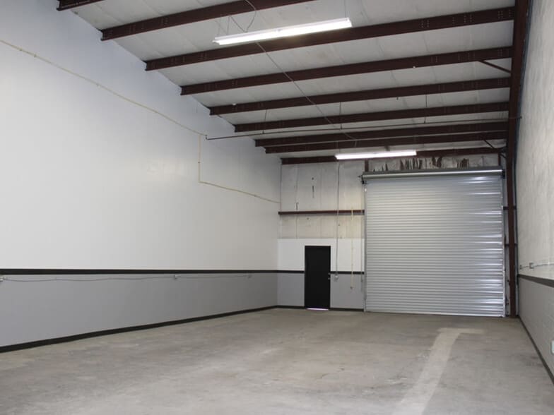 More Photos Of 4302 E 10th Ave, Tampa Warehouse For Lease
