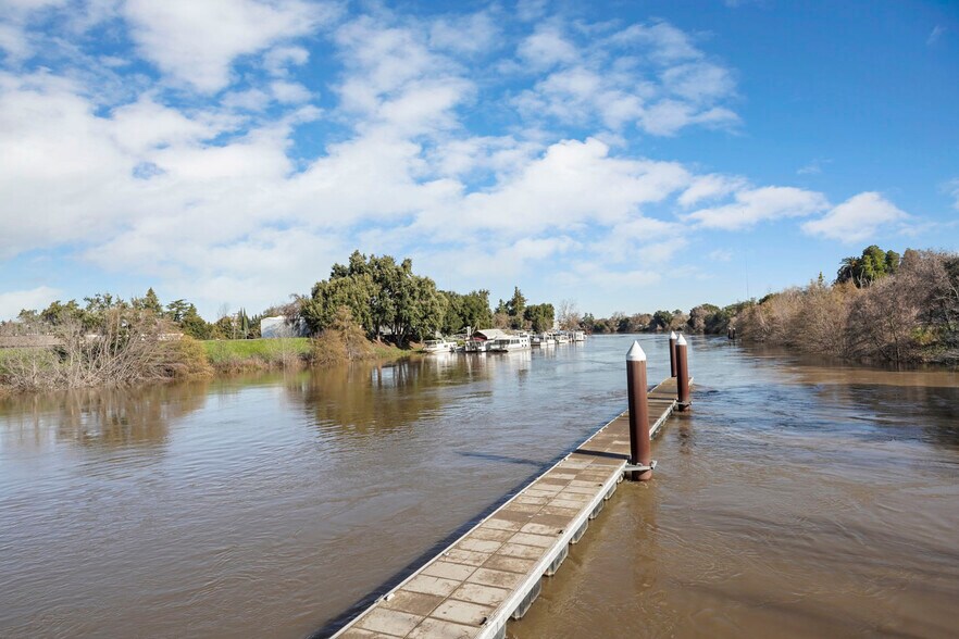More Photos Of 14144 Market St, Walnut Grove Storefront For Sale