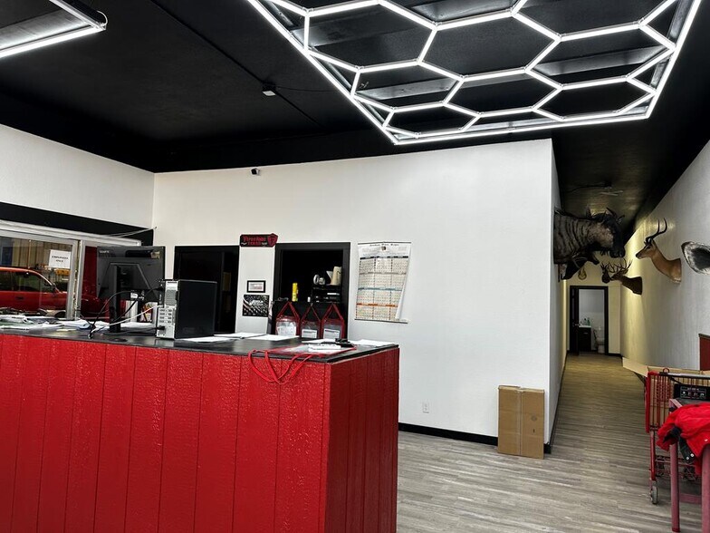 More Photos Of 301 S Betty Ave, Monahans Flex For Sale