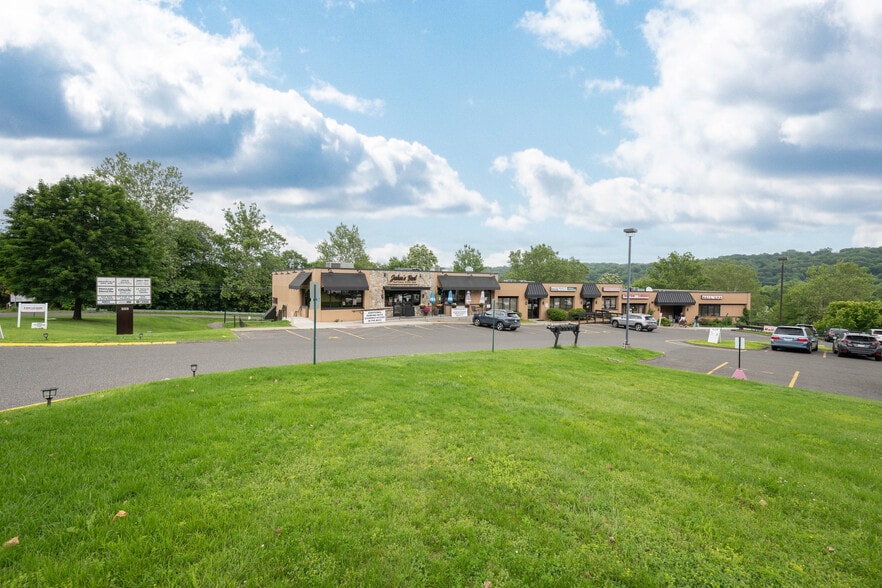 More Photos Of 355 Federal Rd, Brookfield General Retail For Sale