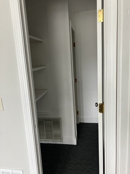 More Photos Of 42 Thompson St, East Haven Self Storage For Lease