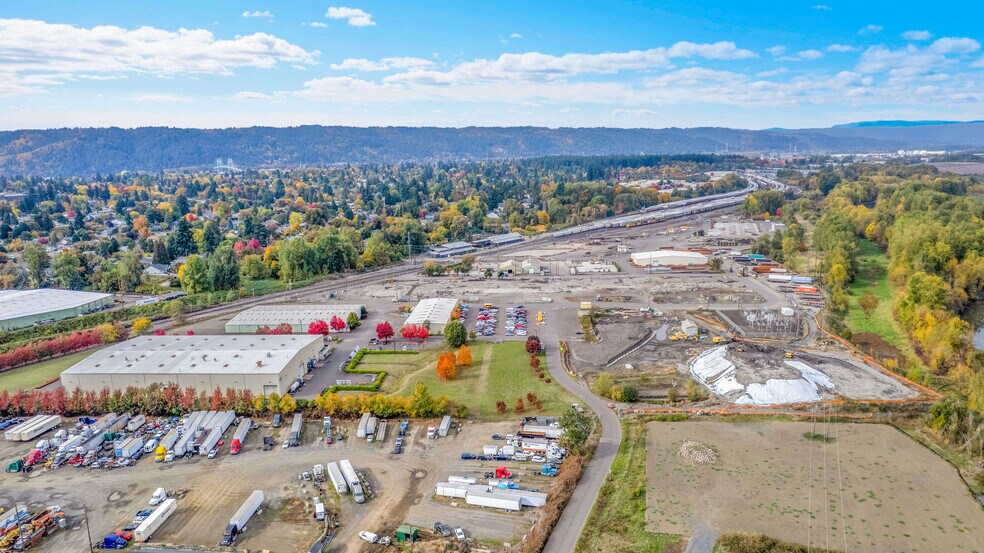 More Photos Of 10425 N Bloss Ave, Portland Unknown For Lease