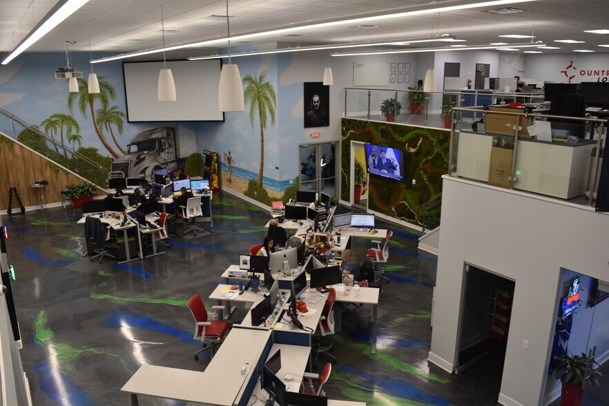 More Photos Of 6015 N US Highway 301, Tampa Warehouse For Lease