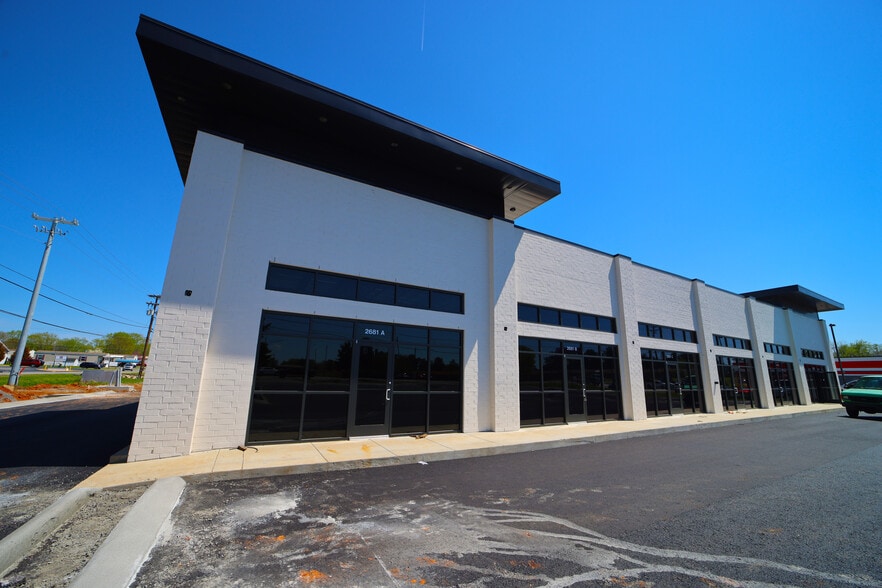 More Photos Of 106 Collier Rd, Clarksville Storefront Retail Office For Lease