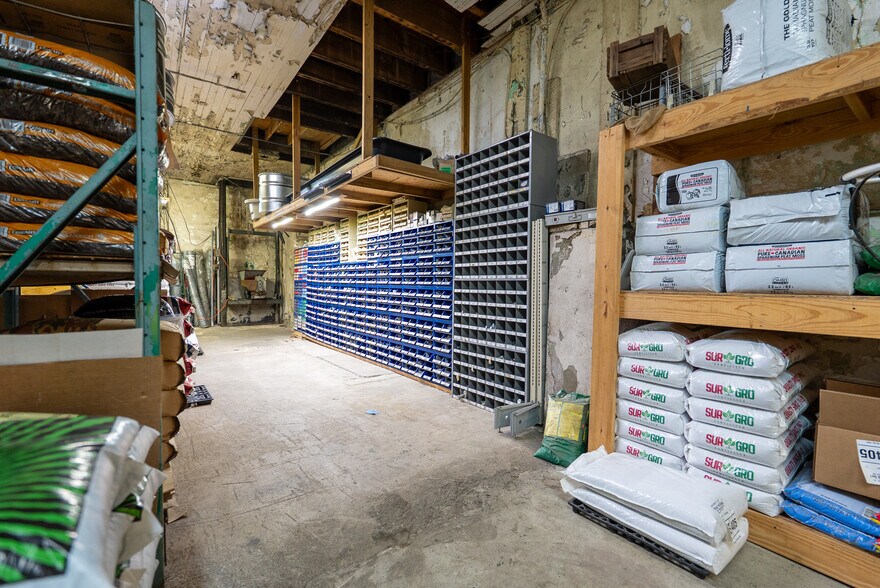 More Photos Of 186 McLaughlin St SW, Pelham Specialty For Sale