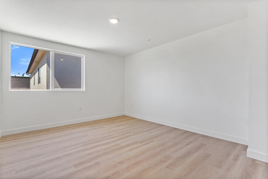 More Photos Of 707 W 80th St, Los Angeles Land For Sale