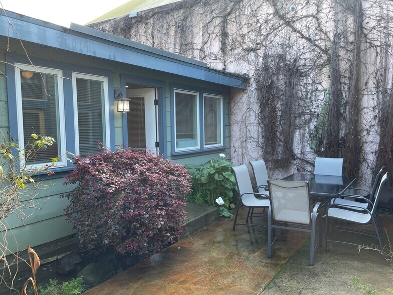 More Photos Of 5666 Telegraph Ave, Oakland Office For Lease
