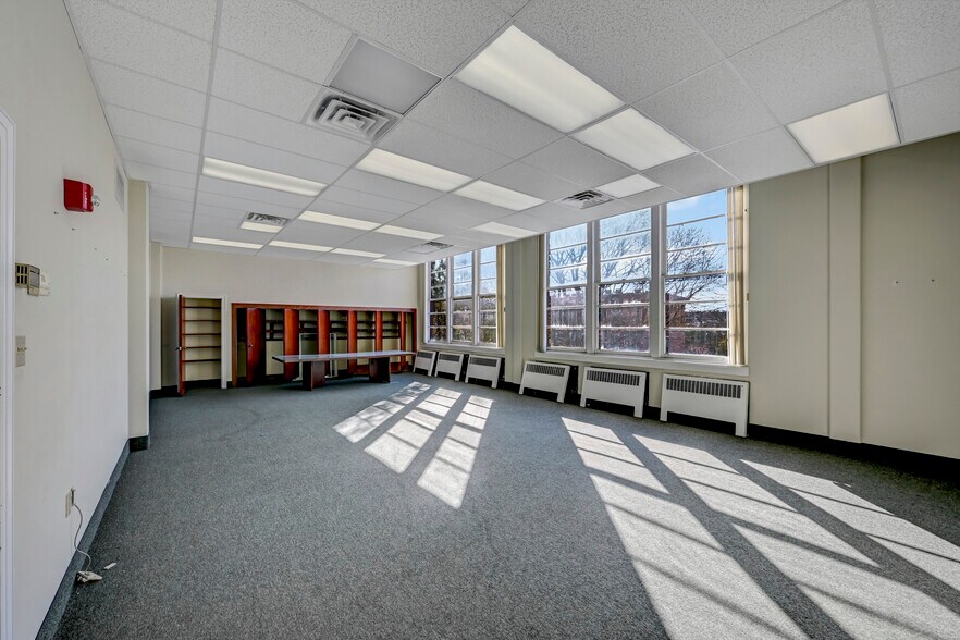 More Photos Of 301 Delaware Ave, Olyphant Office For Sale