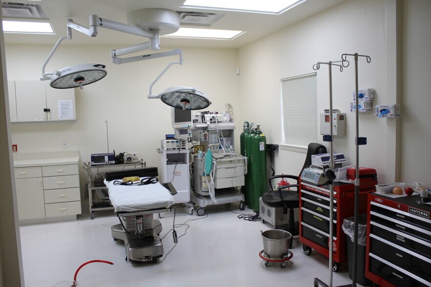 More Photos Of 2711 N Orange Blossom, Kissimmee Medical For Lease