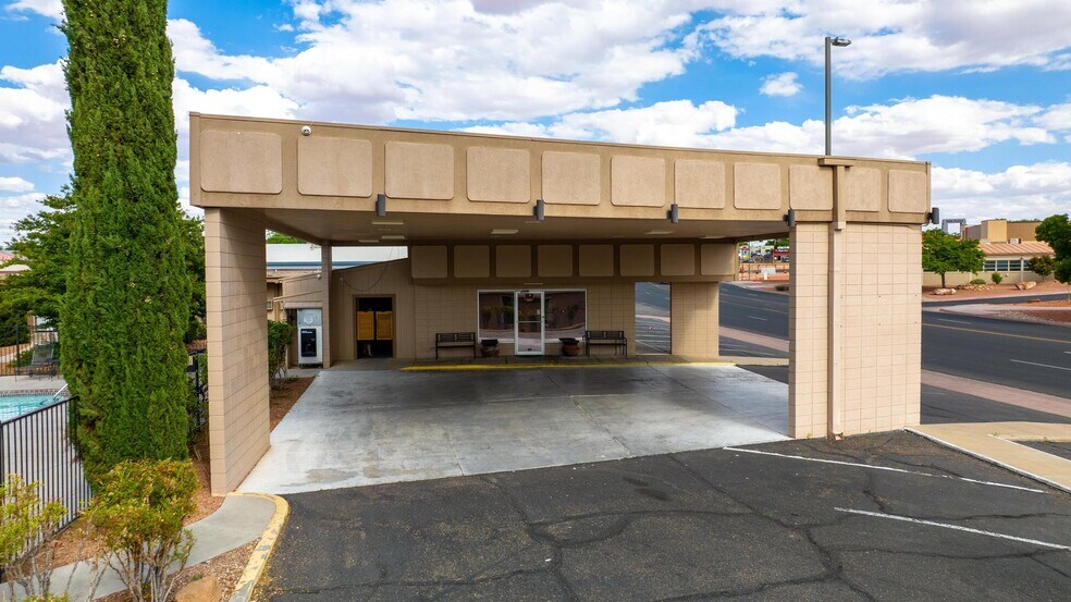 More Photos Of 150 N Lake Powell Blvd, Page Hotel For Sale
