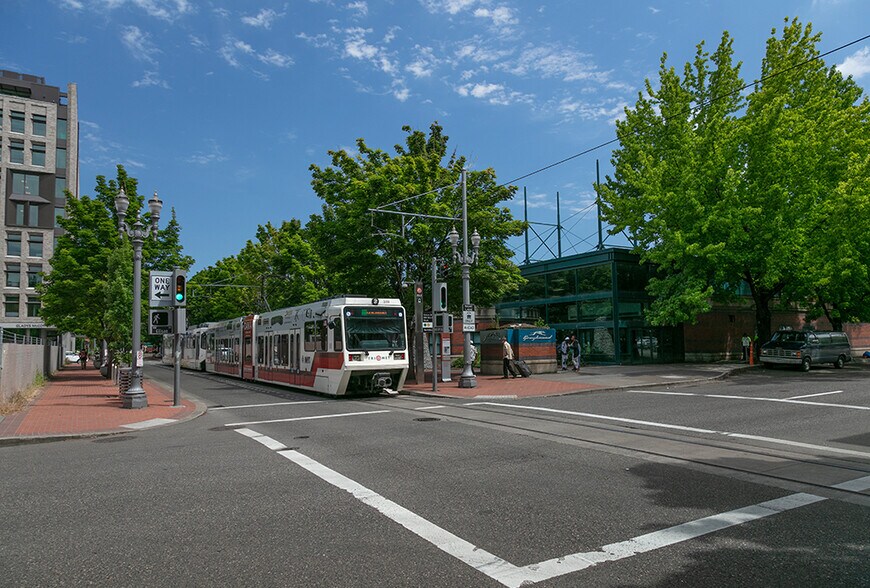 More Photos Of 550 NW 6th Ave, Portland General Retail For Sale