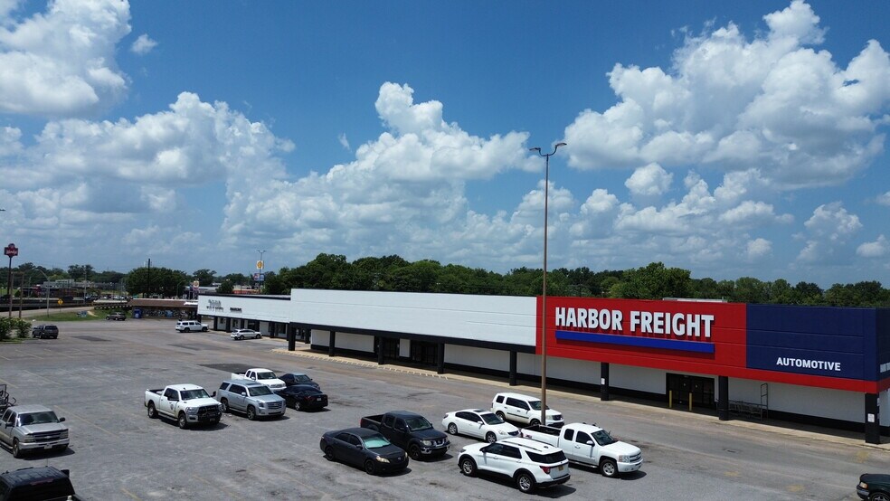Primary Photo Of 2106-2124 N Frontage Rd, Meridian Storefront For Lease