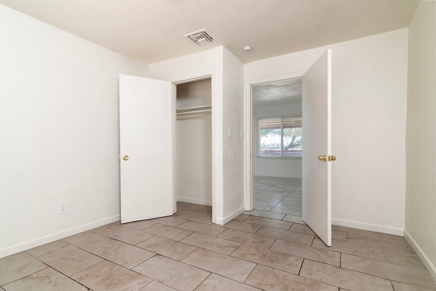 More Photos Of 525 N 32nd St, Phoenix Apartments For Sale