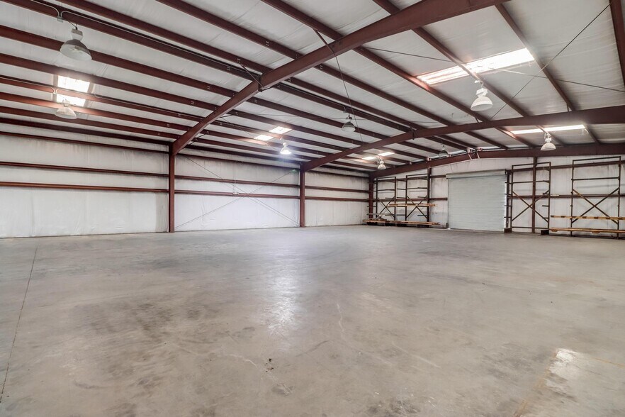 More Photos Of 21051 Coastal Pky, Gulfport Industrial For Sale