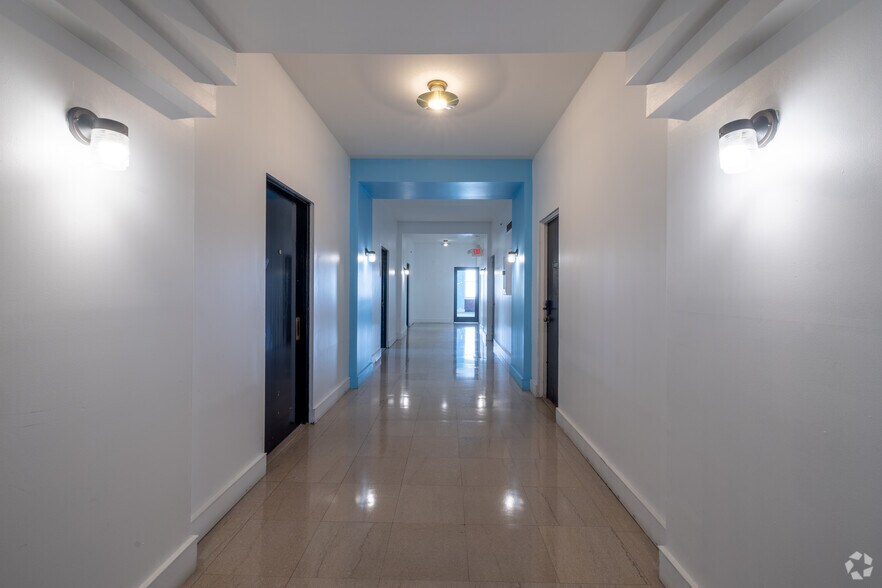 More Photos Of 25 SE 2nd Ave, Miami Office For Lease