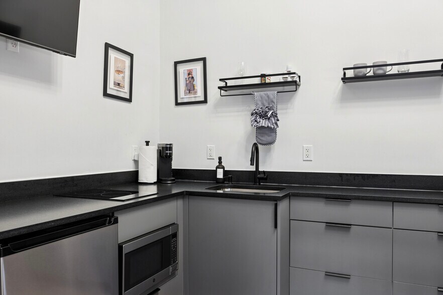 More Photos Of 1325 Spruce St, Philadelphia Hotel For Sale