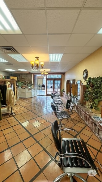 More Photos Of 1625 Wilshire Blvd, Santa Monica Restaurant For Lease