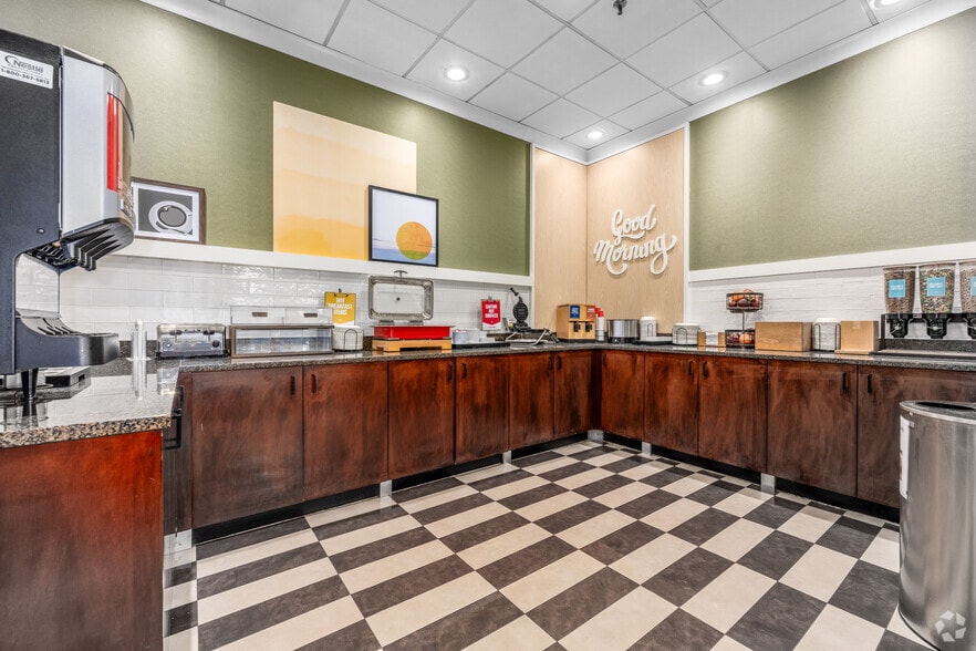 More Photos Of 6617 Ritchie Hwy, Glen Burnie Hotel For Sale