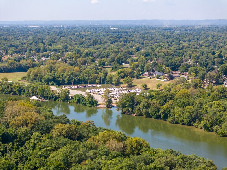 More Photos Of 4000 Utica Pike, Jeffersonville Marina For Sale
