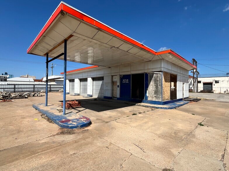 More Photos Of 1213 Scott Ave, Wichita Falls Service For Sale