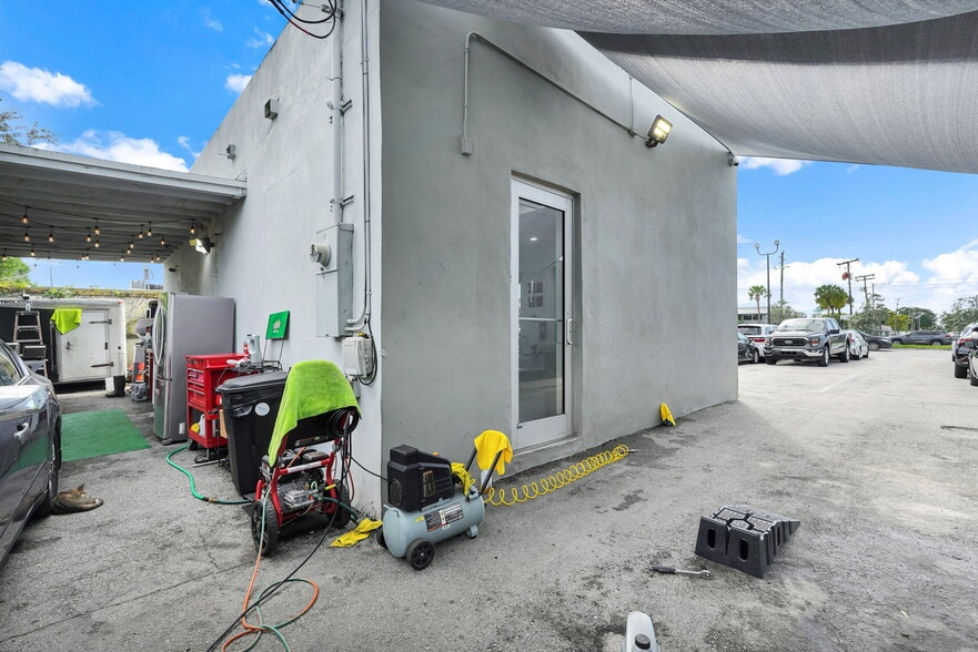 More Photos Of 9621 NW 27th Ave, Miami Office For Sale