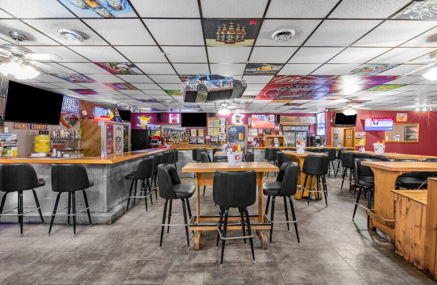 More Photos Of 14351 NE 78th St, Foley Restaurant For Sale