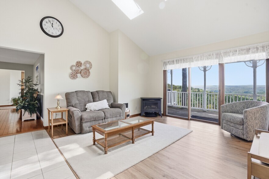 More Photos Of 120 Milford Hill Ln, Milford Flex For Sale