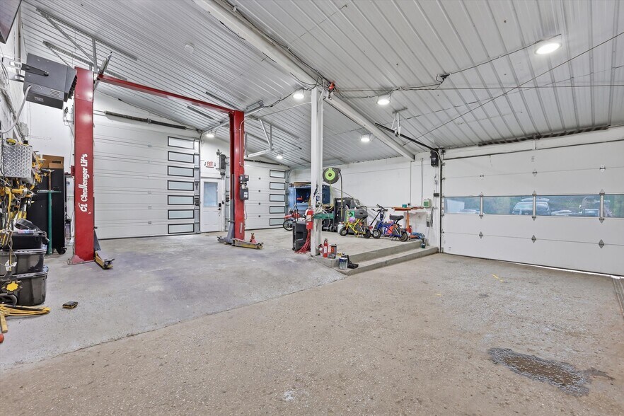 More Photos Of 7511 Leavenworth Rd, Kansas City Auto Repair For Sale