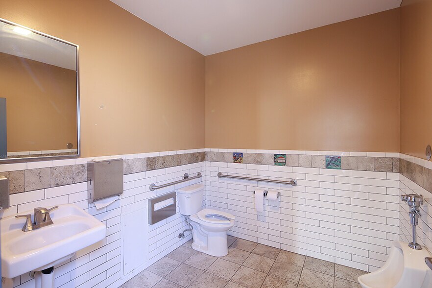More Photos Of 227 W Maple Ave, Monrovia Manufacturing For Lease