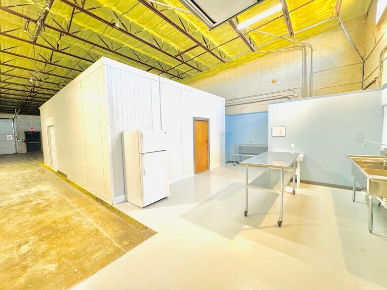More Photos Of 36730 Democracy Dr, Trinidad Warehouse For Lease