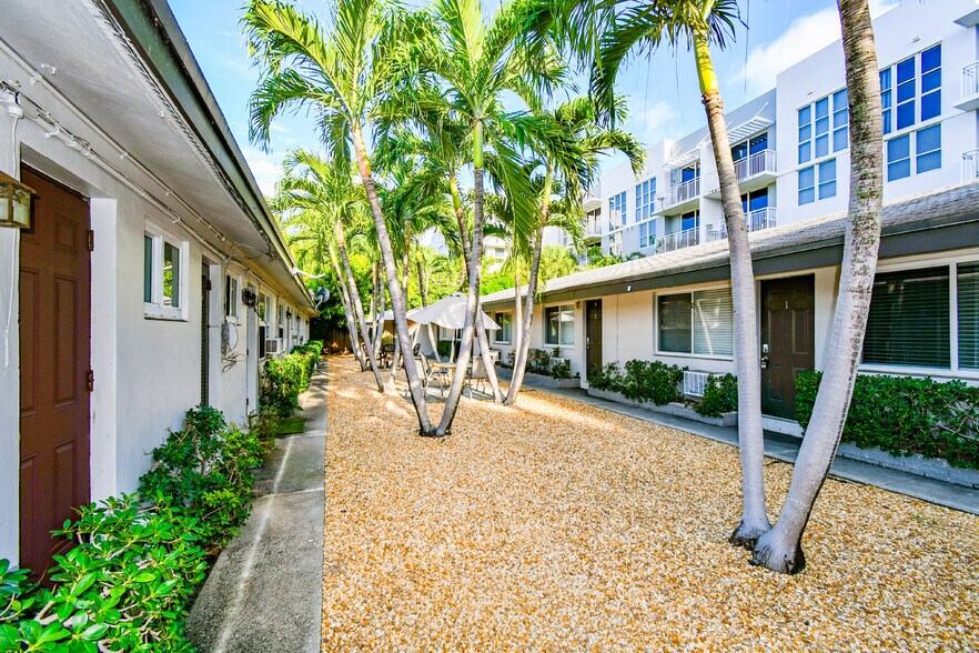 More Photos Of 921-925 NE 17th Ave, Fort Lauderdale Apartments For Sale