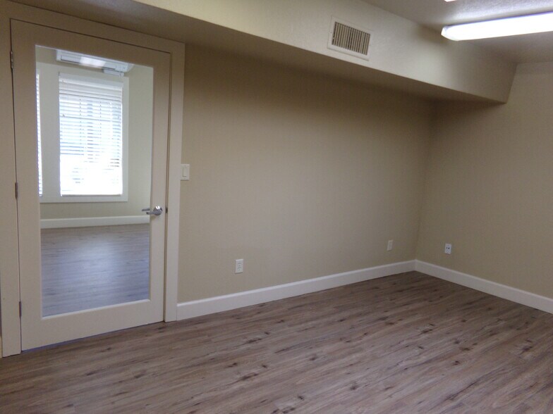 More Photos Of 9792 Highway 99, Live Oak Office For Lease