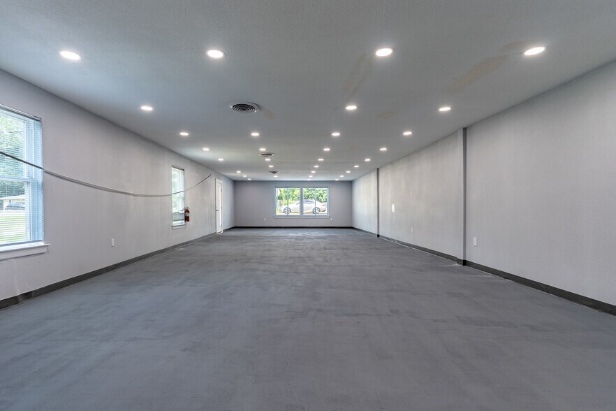 More Photos Of 8701 N Palafox St, Pensacola Flex For Sale