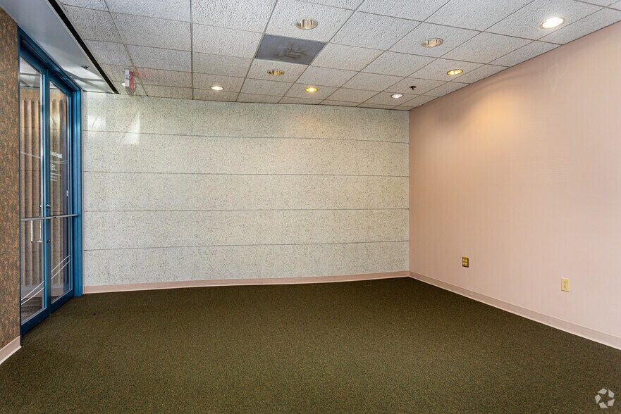 More Photos Of 4210 Metro Pky, Fort Myers Office For Lease
