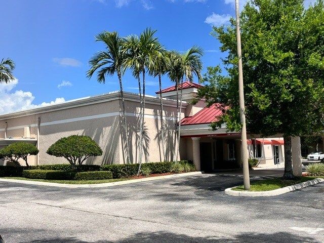 More Photos Of 733 Us-1, North Palm Beach Medical For Sale