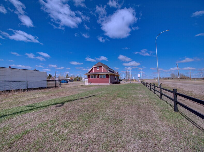 More Photos Of 5015 50 St, Chipman General Retail For Sale