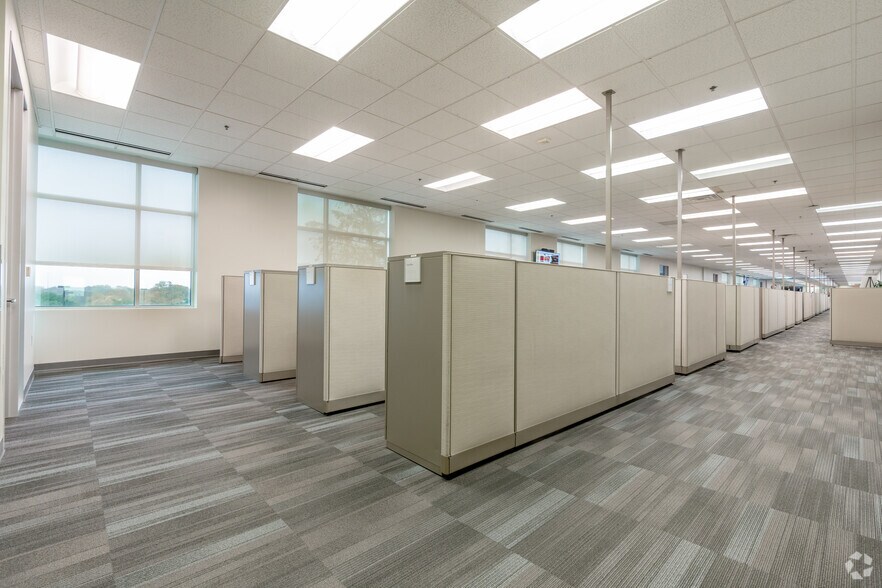 More Photos Of 2850 Lake Vista Dr, Lewisville Office Residential For Lease