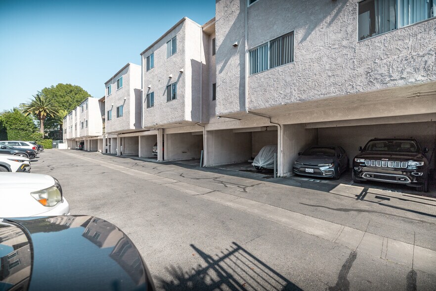 More Photos Of 6121 Woodman Ave, Van Nuys Apartments For Sale