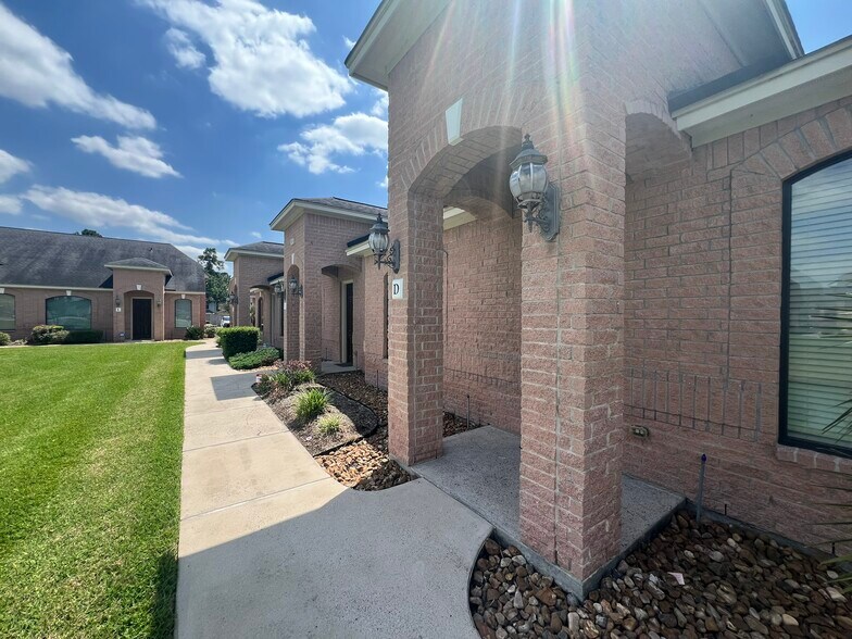 More Photos Of 5501-5529 Louetta Rd, Spring Unknown For Lease