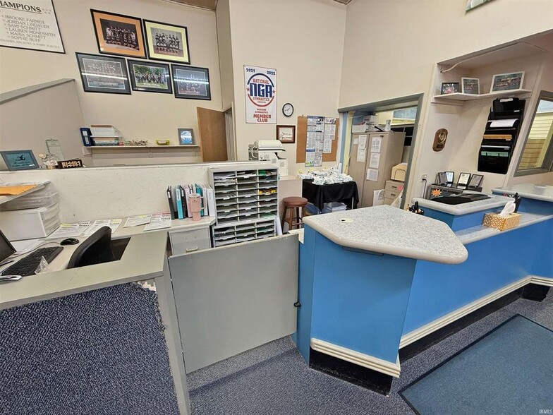More Photos Of 412 N Truman Rd, Jasper General Retail For Sale
