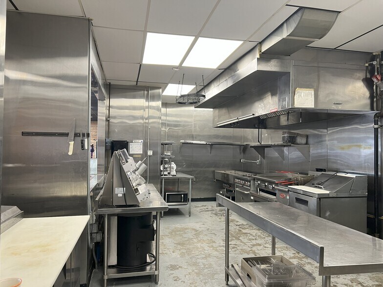 More Photos Of 442 Peace Portal Dr, Blaine Restaurant For Sale