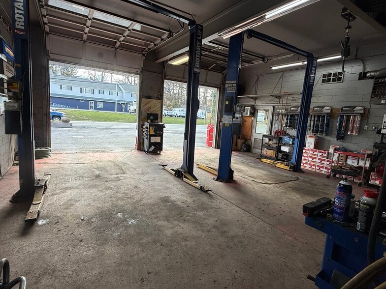 More Photos Of 4094 Chestnut St, Emmaus Auto Repair For Sale