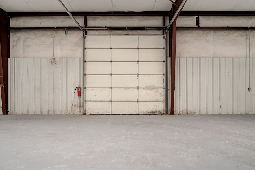 More Photos Of 412 Glade Ave, Oklahoma City Manufacturing For Lease