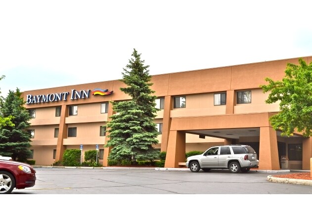 Primary Photo Of 6460 Dixie Hwy, Bridgeport Hotel For Sale