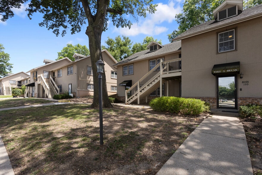 More Photos Of 8101 Shawnee Mission Pky, Shawnee Mission Medical For Lease