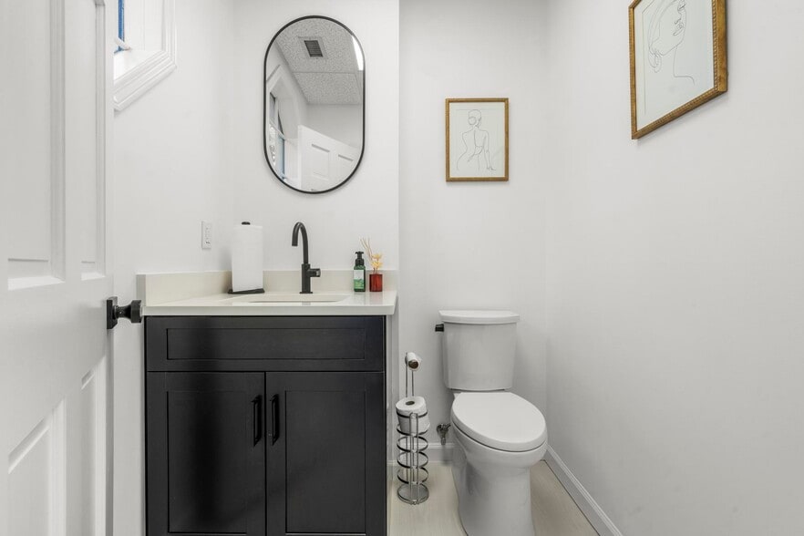 More Photos Of 276 Main St, Farmington Medical For Lease