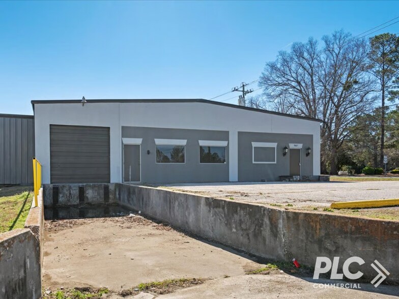 More Photos Of 907 Chestnut St, Darlington Flex For Lease