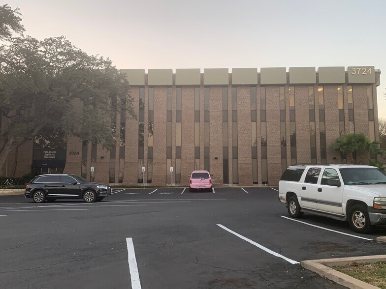 More Photos Of 3724 Jefferson St, Austin Office For Lease