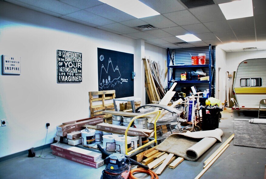 More Photos Of 1455-1463 W Center St, Orem Showroom For Lease