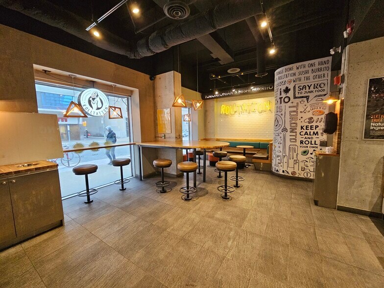 More Photos Of 3 Carlton St, Toronto Apartments For Lease